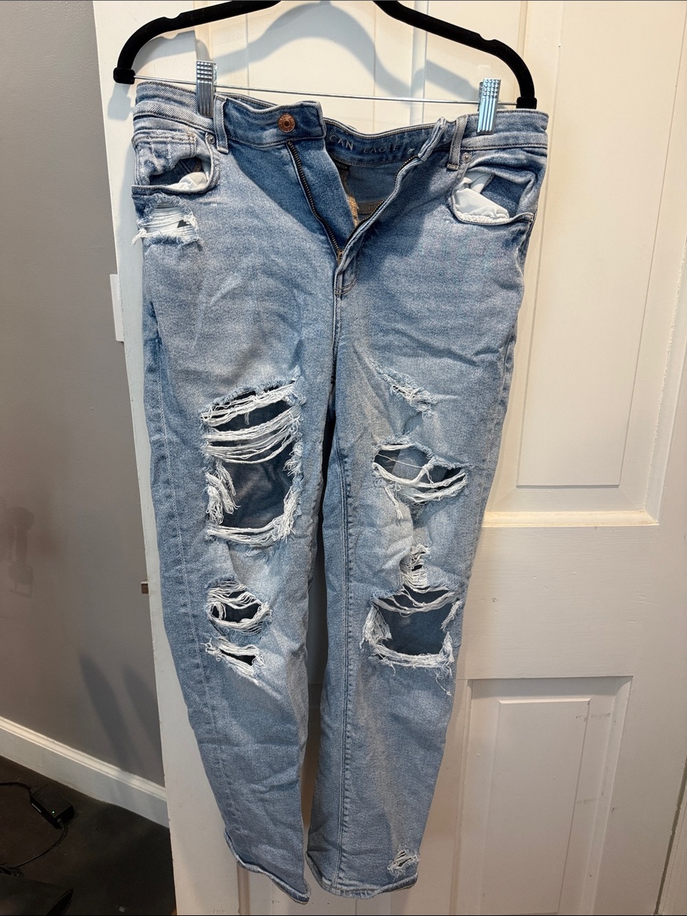 American Eagle Outfitters Light Blue Ripped Boyfriend Jeans
